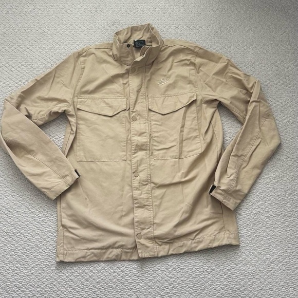 Nike Men's Beige Lightweight Shirt Jacket - Picture 2 of 8
